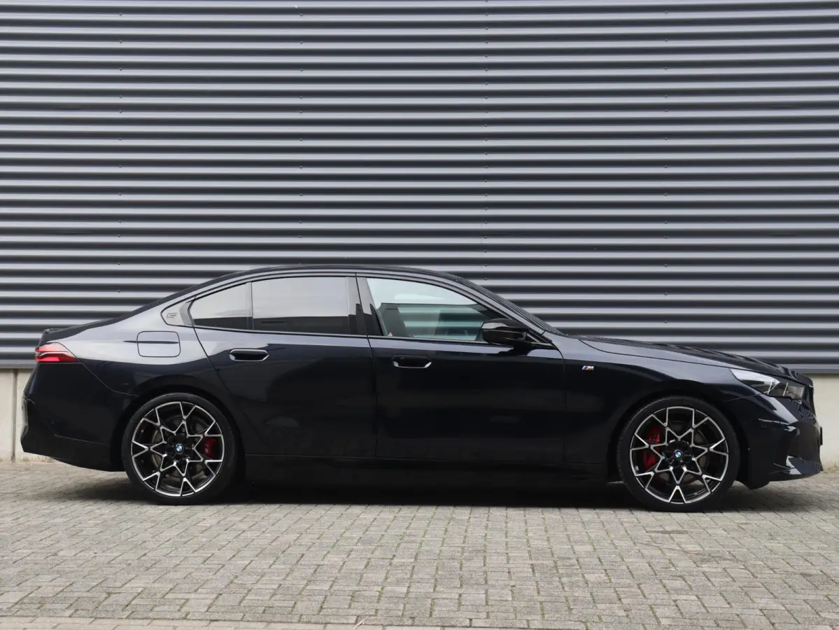 M60 xDrive | SoH 100% | M Sportpakket Pro | Panodak | Head-Up | Trekhaak | Driving Assistant Prof. | Parking Assistant Plus | Stoelventilatie | 21'' M Performance LMV