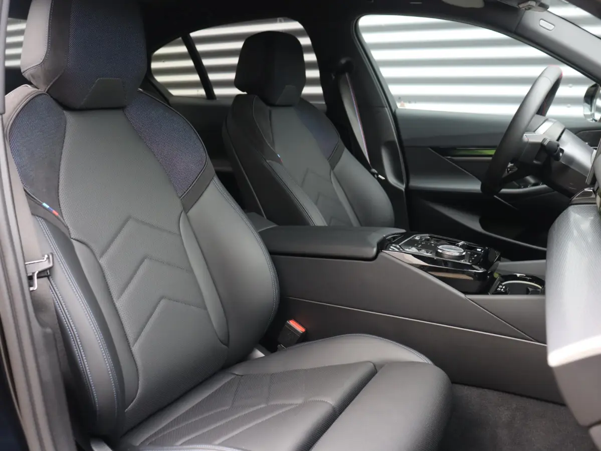 M60 xDrive | SoH 100% | M Sportpakket Pro | Panodak | Head-Up | Trekhaak | Driving Assistant Prof. | Parking Assistant Plus | Stoelventilatie | 21'' M Performance LMV