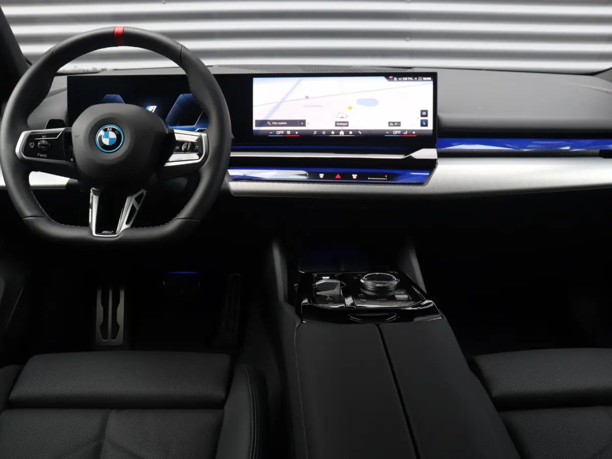 M60 xDrive | SoH 100% | M Sportpakket Pro | Panodak | Head-Up | Trekhaak | Driving Assistant Prof. | Parking Assistant Plus | Stoelventilatie | 21'' M Performance LMV