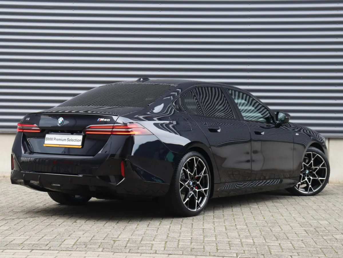 M60 xDrive | SoH 100% | M Sportpakket Pro | Panodak | Head-Up | Trekhaak | Driving Assistant Prof. | Parking Assistant Plus | Stoelventilatie | 21'' M Performance LMV