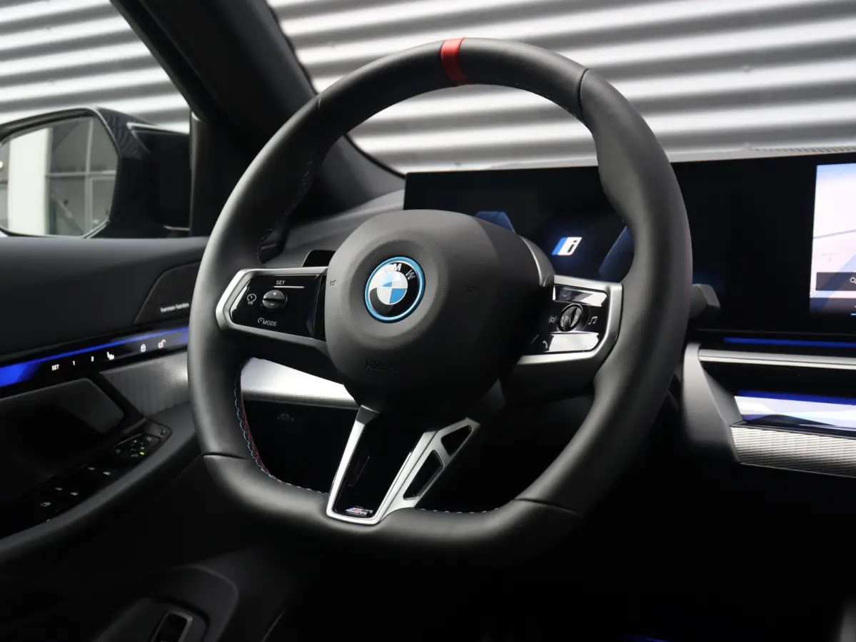 M60 xDrive | SoH 100% | M Sportpakket Pro | Panodak | Head-Up | Trekhaak | Driving Assistant Prof. | Parking Assistant Plus | Stoelventilatie | 21'' M Performance LMV