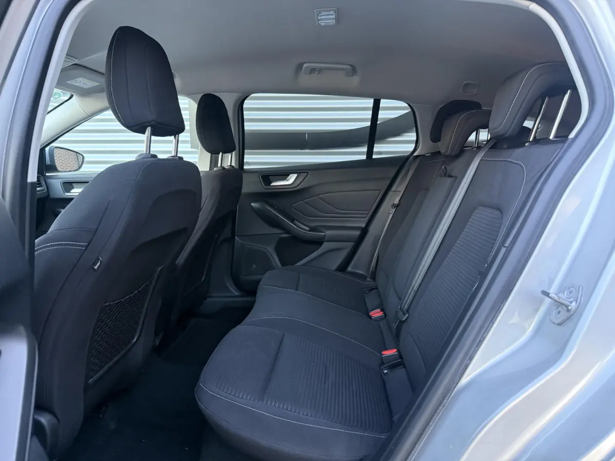 1.0 EcoBoost Titanium Business 2e Eigenaar|Navi|Camera|Trekhaak|Clima|Stoelverwarming|PDC V+A|Carplay|APK tot 04-2027
