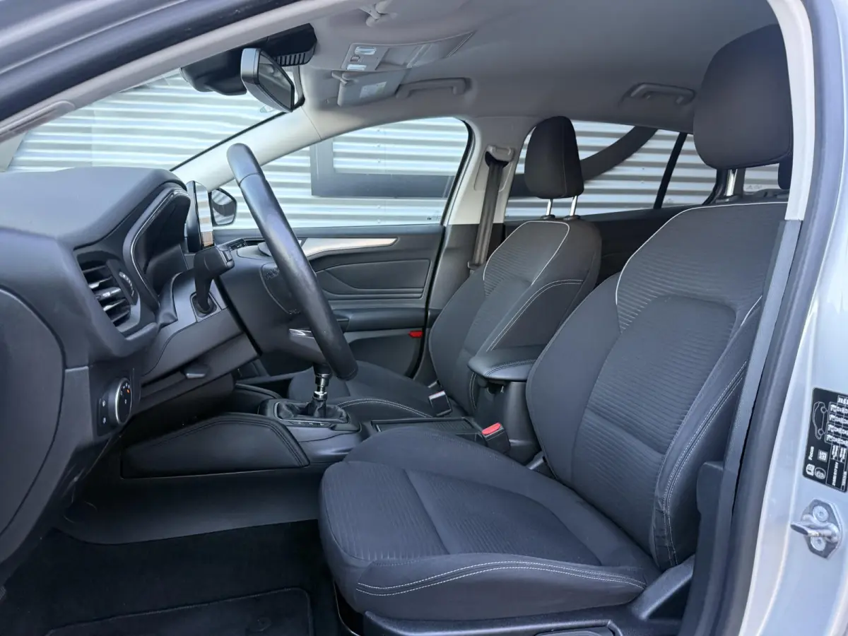 1.0 EcoBoost Titanium Business 2e Eigenaar|Navi|Camera|Trekhaak|Clima|Stoelverwarming|PDC V+A|Carplay|APK tot 04-2027