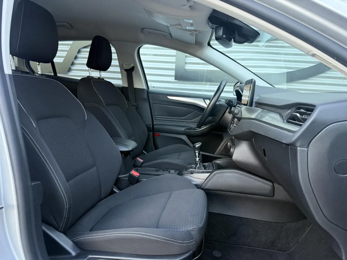 1.0 EcoBoost Titanium Business 2e Eigenaar|Navi|Camera|Trekhaak|Clima|Stoelverwarming|PDC V+A|Carplay|APK tot 04-2027