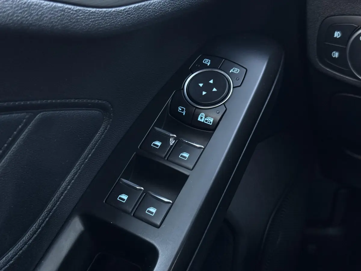 1.0 EcoBoost Titanium Business 2e Eigenaar|Navi|Camera|Trekhaak|Clima|Stoelverwarming|PDC V+A|Carplay|APK tot 04-2027