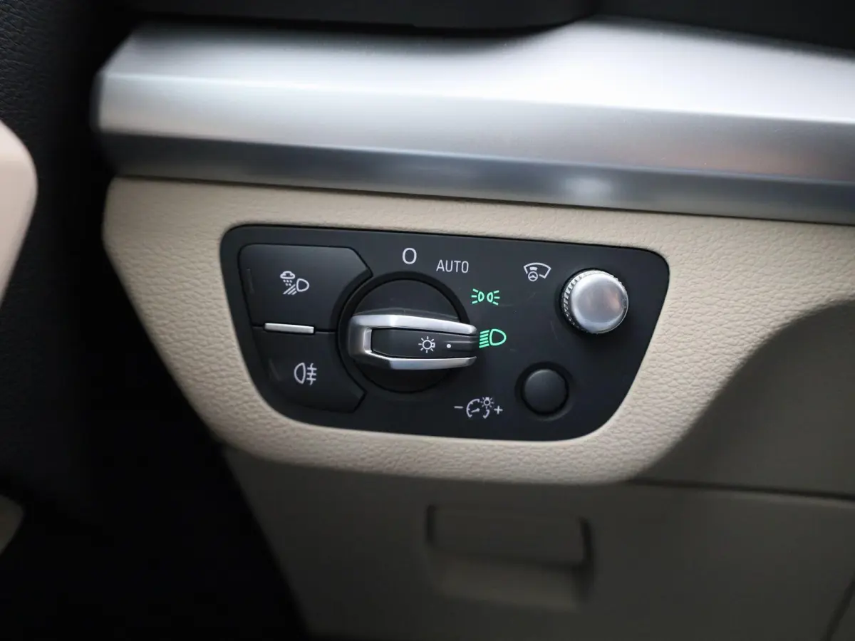 50 TFSI e S edition 299 PK | 360 Camera | Bang & Olufsen | Head-up display | Trekhaak | Elektr. instel. bestuurd.stoel | Stoelverwarming | Dodehoekdetectie | Navigatie | Cruise Control | Cli