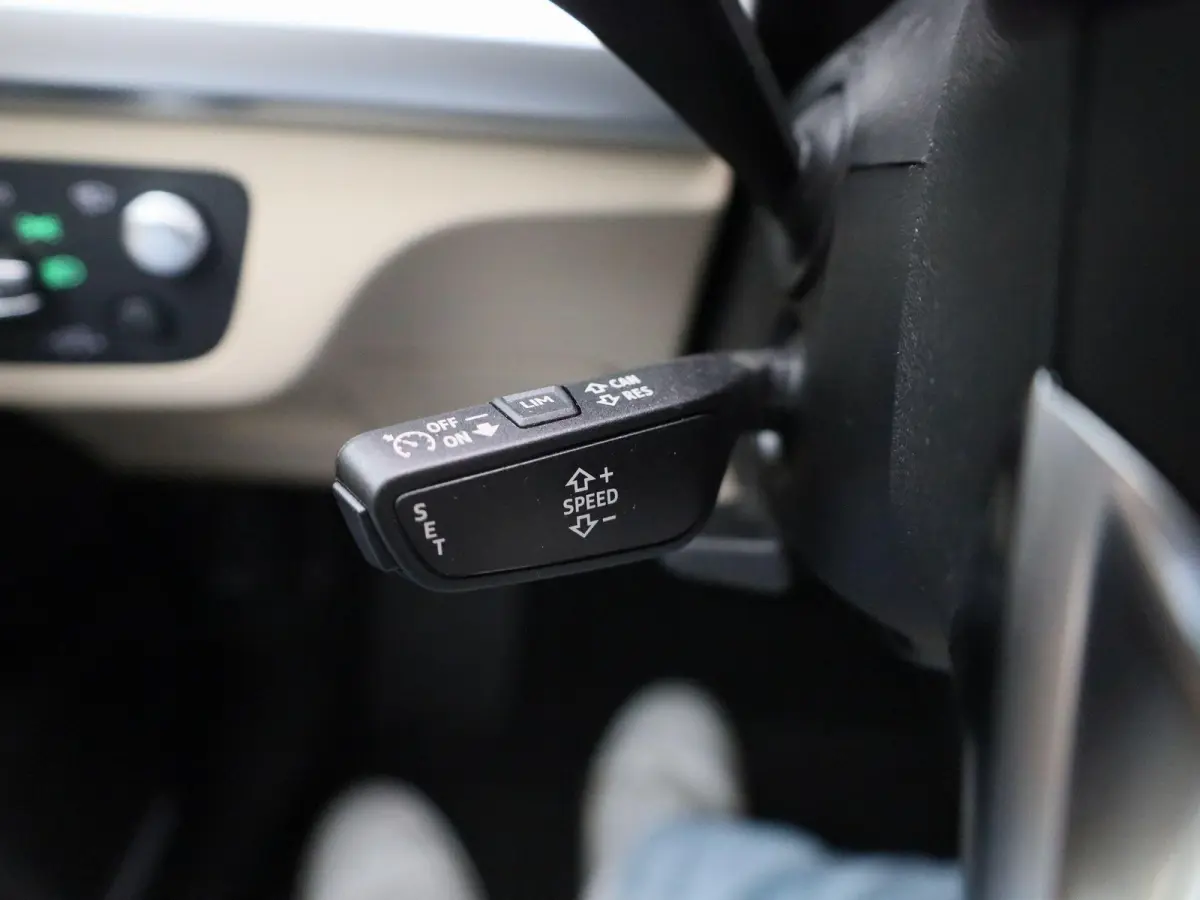 50 TFSI e S edition 299 PK | 360 Camera | Bang & Olufsen | Head-up display | Trekhaak | Elektr. instel. bestuurd.stoel | Stoelverwarming | Dodehoekdetectie | Navigatie | Cruise Control | Cli