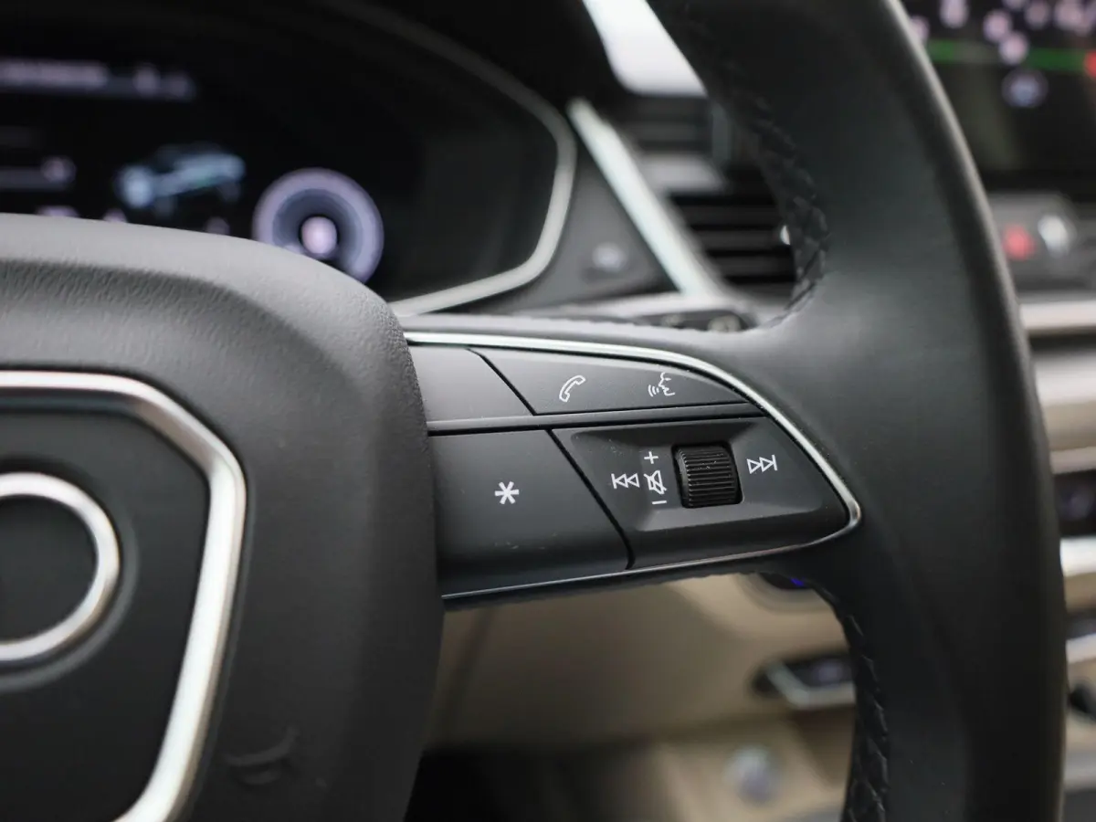 50 TFSI e S edition 299 PK | 360 Camera | Bang & Olufsen | Head-up display | Trekhaak | Elektr. instel. bestuurd.stoel | Stoelverwarming | Dodehoekdetectie | Navigatie | Cruise Control | Cli