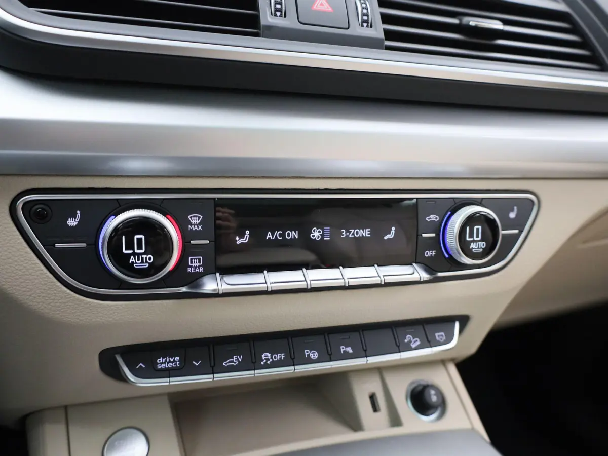 50 TFSI e S edition 299 PK | 360 Camera | Bang & Olufsen | Head-up display | Trekhaak | Elektr. instel. bestuurd.stoel | Stoelverwarming | Dodehoekdetectie | Navigatie | Cruise Control | Cli