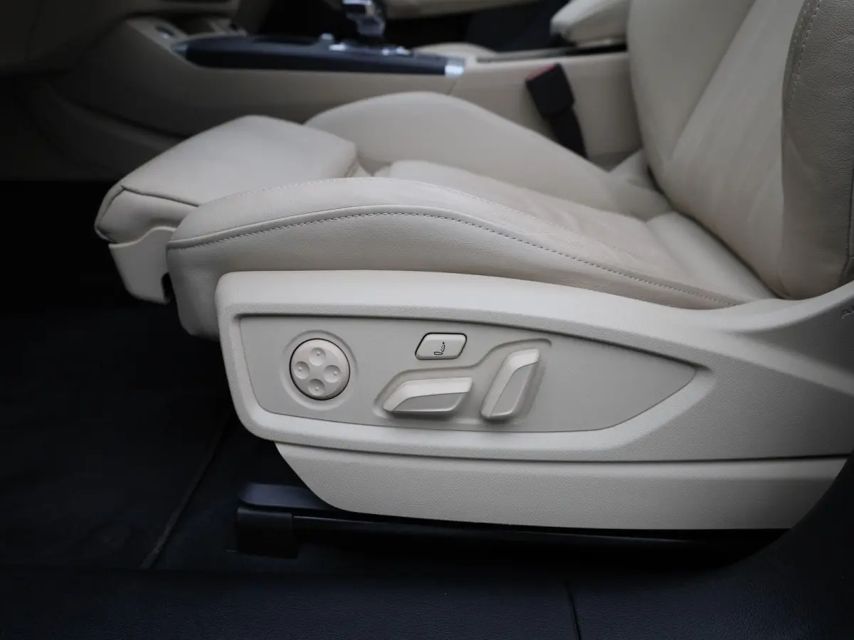 50 TFSI e S edition 299 PK | 360 Camera | Bang & Olufsen | Head-up display | Trekhaak | Elektr. instel. bestuurd.stoel | Stoelverwarming | Dodehoekdetectie | Navigatie | Cruise Control | Cli