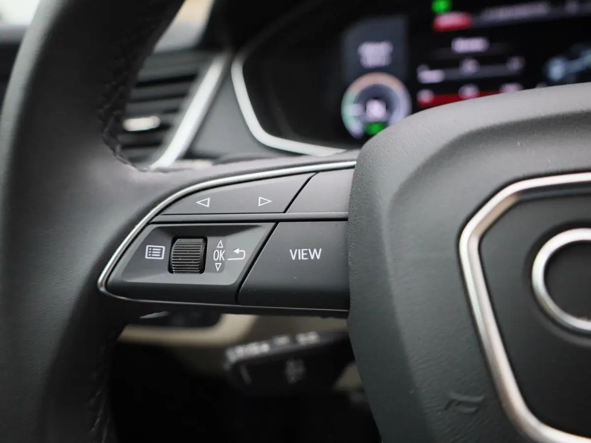 50 TFSI e S edition 299 PK | 360 Camera | Bang & Olufsen | Head-up display | Trekhaak | Elektr. instel. bestuurd.stoel | Stoelverwarming | Dodehoekdetectie | Navigatie | Cruise Control | Cli