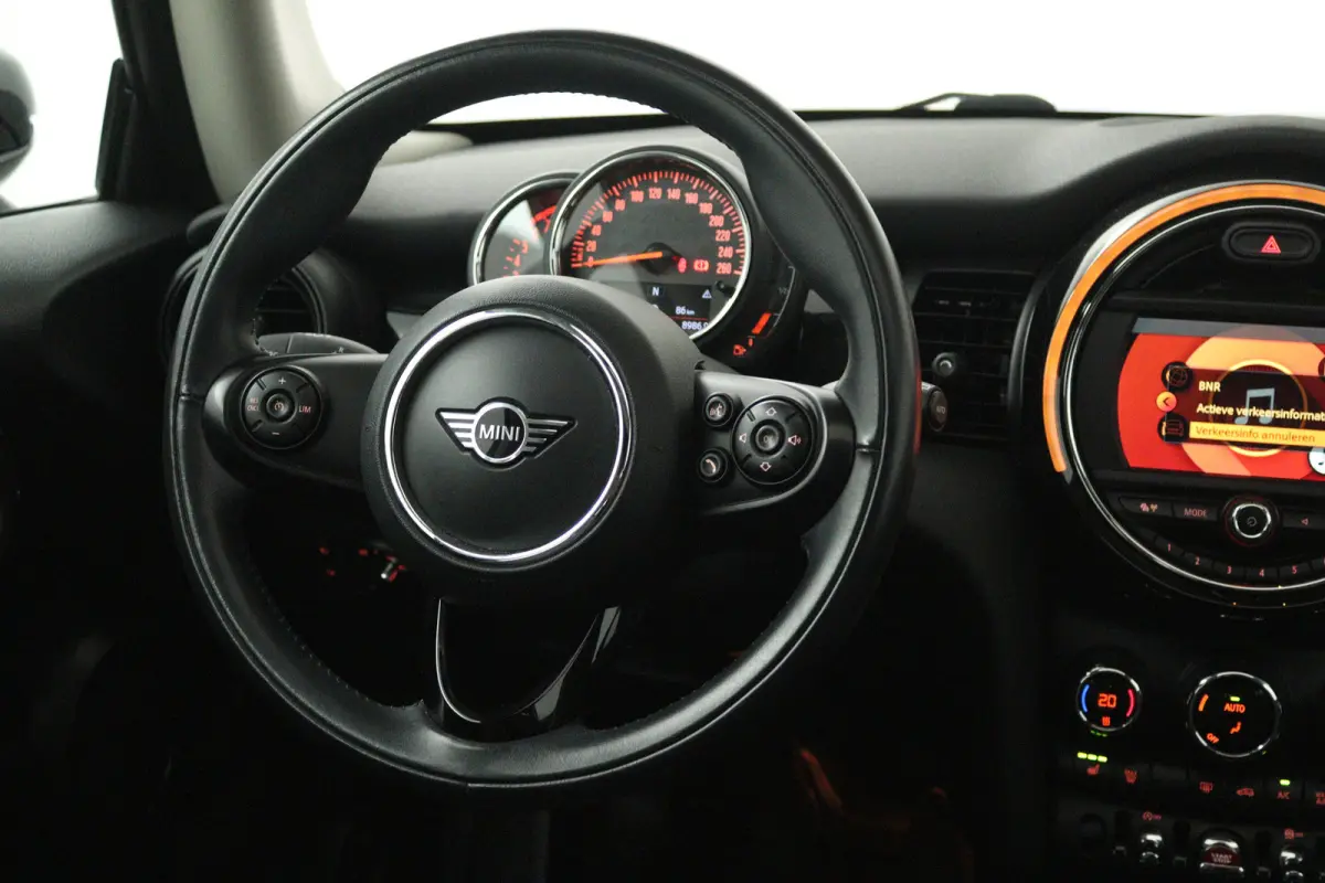 1.5 Cooper Pepper (PANORAMADAK, STOELVERWARMING, CARPLAY)