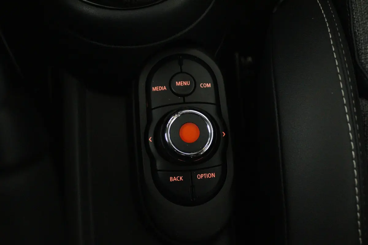 1.5 Cooper Pepper (PANORAMADAK, STOELVERWARMING, CARPLAY)