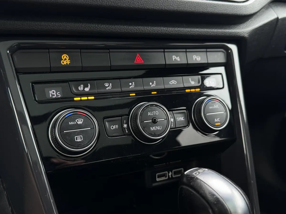 2.0 TSI 4Motion Sport | Digital cockpit | Carplay | Camera | Climate | Adaptive cruise | Trekhaak | Stoelverwarming