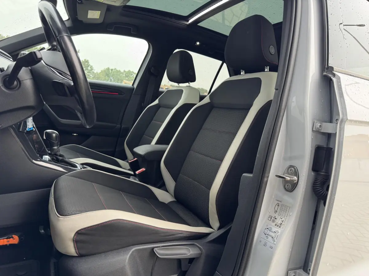 2.0 TSI 4Motion Sport | Digital cockpit | Carplay | Camera | Climate | Adaptive cruise | Trekhaak | Stoelverwarming
