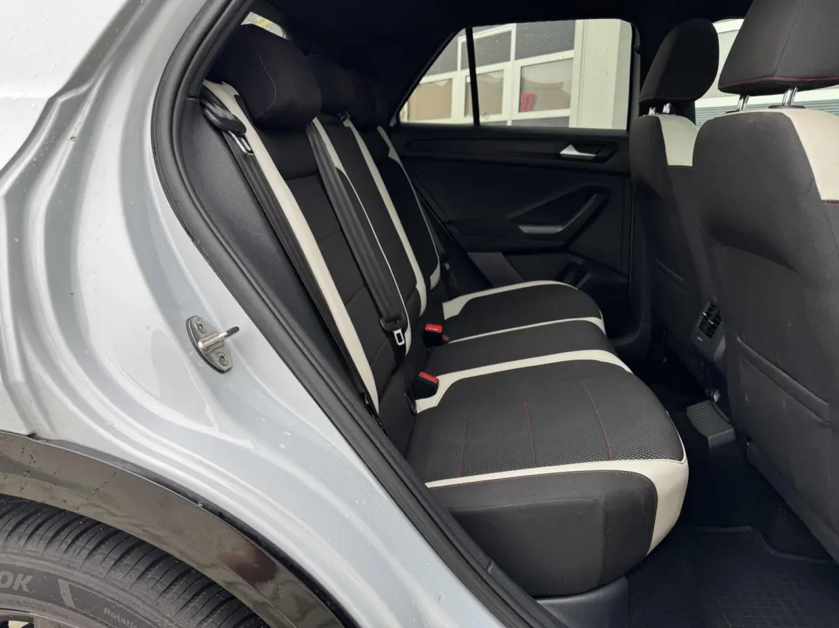 2.0 TSI 4Motion Sport | Digital cockpit | Carplay | Camera | Climate | Adaptive cruise | Trekhaak | Stoelverwarming