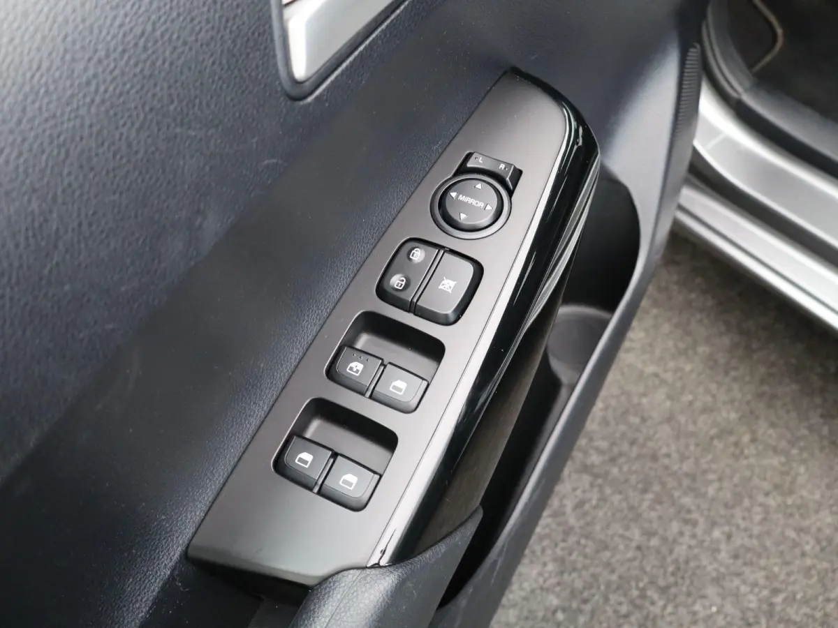 1.0 DPi DynamicLine | Apple Carplay / Android Auto | Airco | Lichtmetalen Velgen |