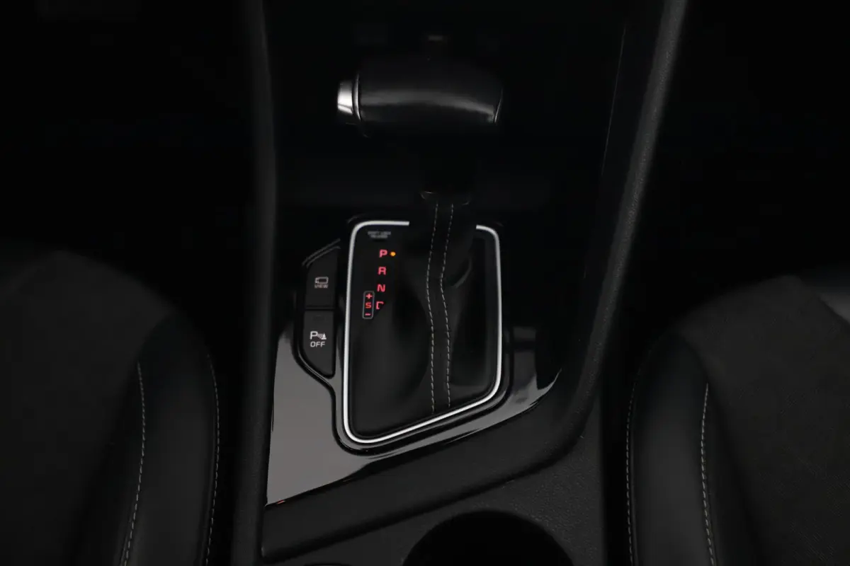 1.6 GDi Hybrid DynamicLine 140PK Automaat Half Leder Navigatie Camera Clima Adaptive Cruise Lane Assist