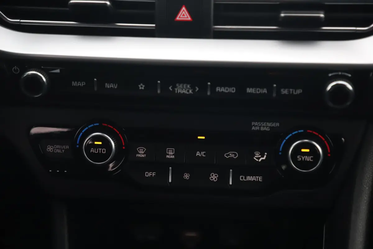 1.6 GDi Hybrid DynamicLine 140PK Automaat 18 inch Half Leder Navigatie Camera Adaptive Cruise Lane Assist Clima Carplay Android