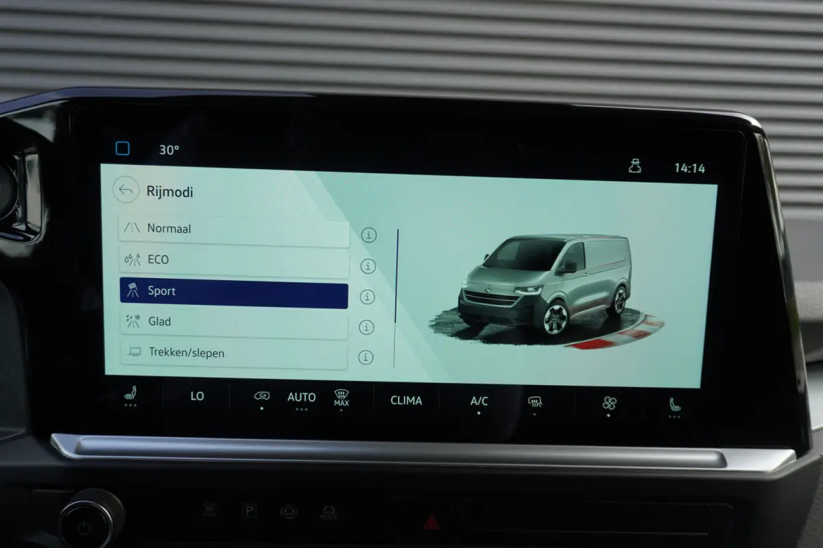 L2H1 71 kWh Life Apple carplay Trekhaak Camera Parkeersensoren Digitaal dashboard