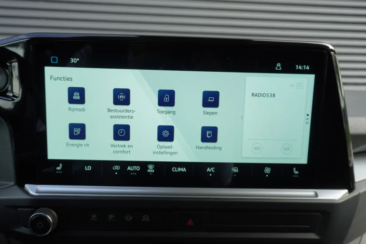 L2H1 71 kWh Life Apple carplay Trekhaak Camera Parkeersensoren Digitaal dashboard