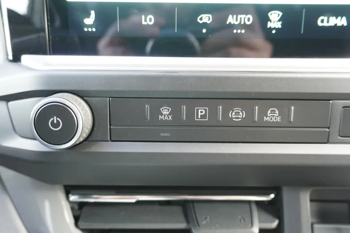 L2H1 71 kWh Life Apple carplay Trekhaak Camera Parkeersensoren Digitaal dashboard