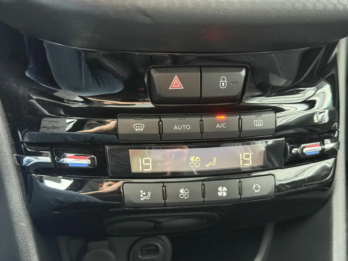 1.2 PureTech Allure 2e Eigenaar|Navi|Pano|Clima|Stoelverwarming|Cruise|Carplay|PDC|APK tot 03-2027