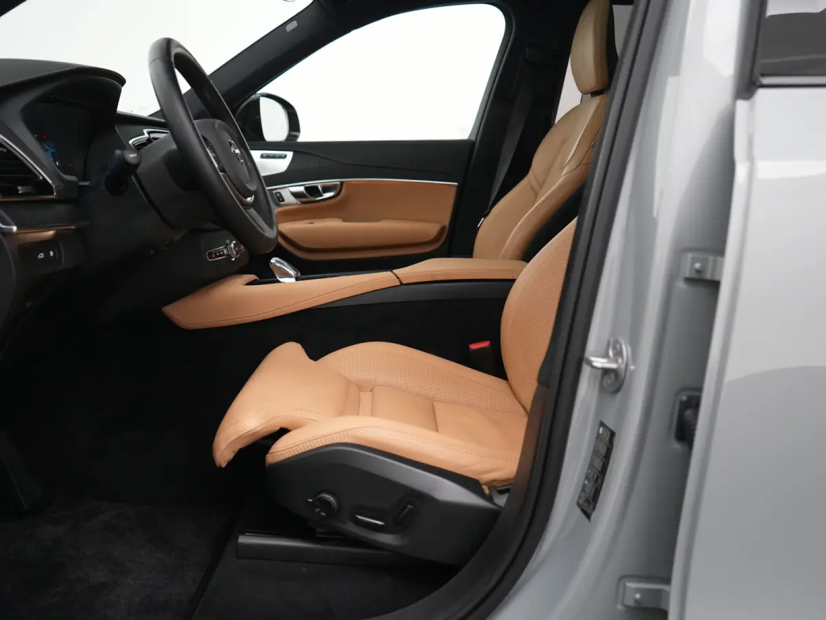 T8 Recharge AWD Ultra Dark | Full Options | Luchtvering | Bowers & Wilkins | 360° | Head-Up | Massage | Ventilatie | Panoramadak | Trekhaak