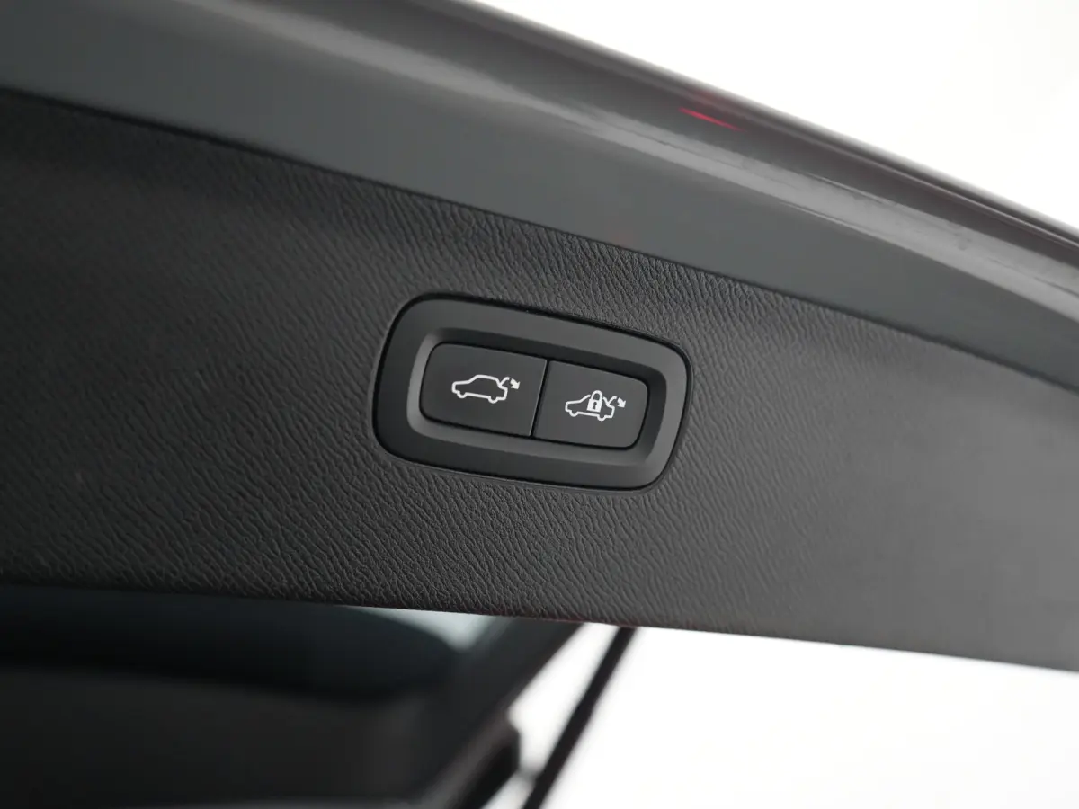 T8 Recharge AWD Ultra Dark | Full Options | Luchtvering | Bowers & Wilkins | 360° | Head-Up | Massage | Ventilatie | Panoramadak | Trekhaak
