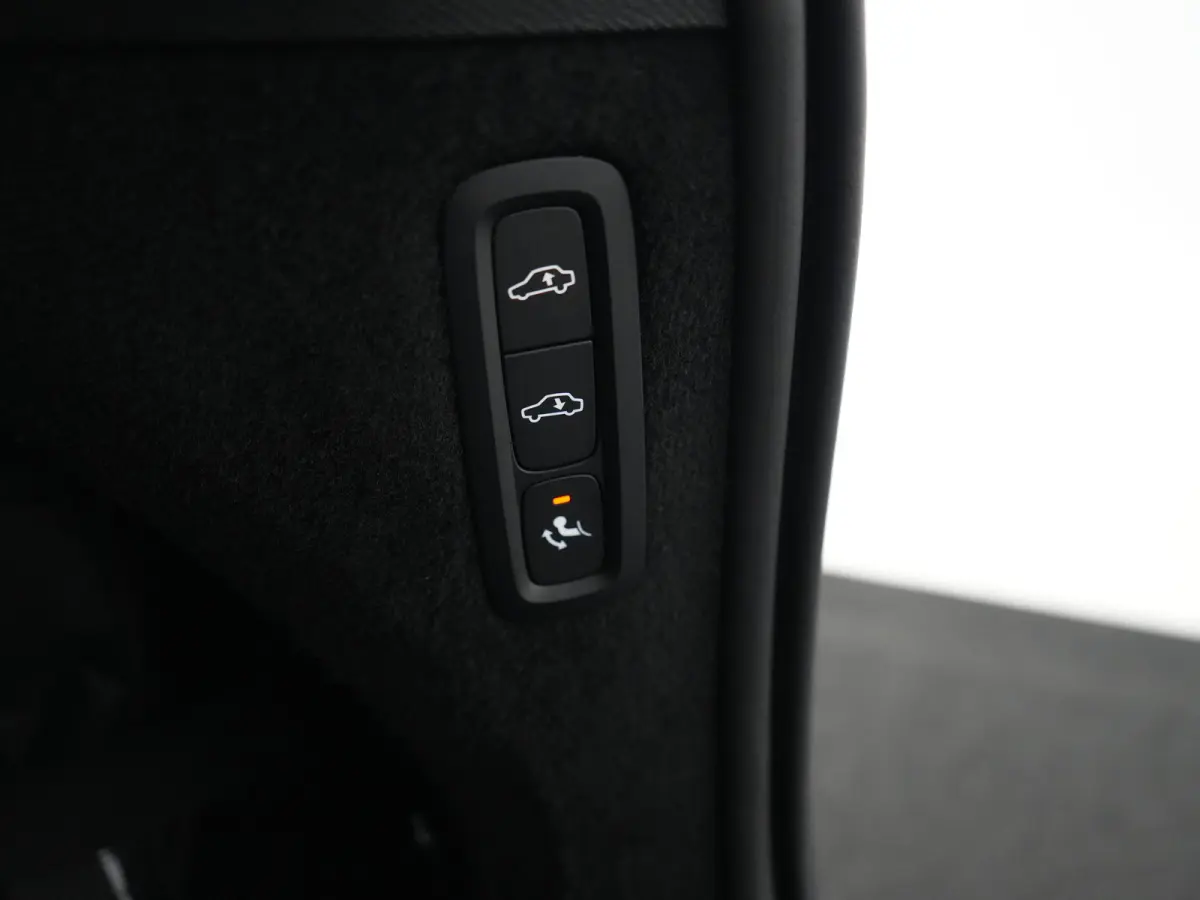 T8 Recharge AWD Ultra Dark | Full Options | Luchtvering | Bowers & Wilkins | 360° | Head-Up | Massage | Ventilatie | Panoramadak | Trekhaak