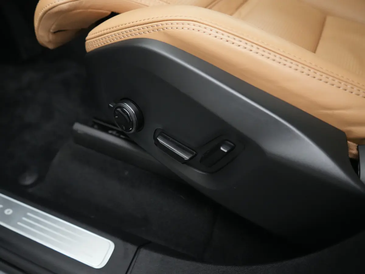 T8 Recharge AWD Ultra Dark | Full Options | Luchtvering | Bowers & Wilkins | 360° | Head-Up | Massage | Ventilatie | Panoramadak | Trekhaak