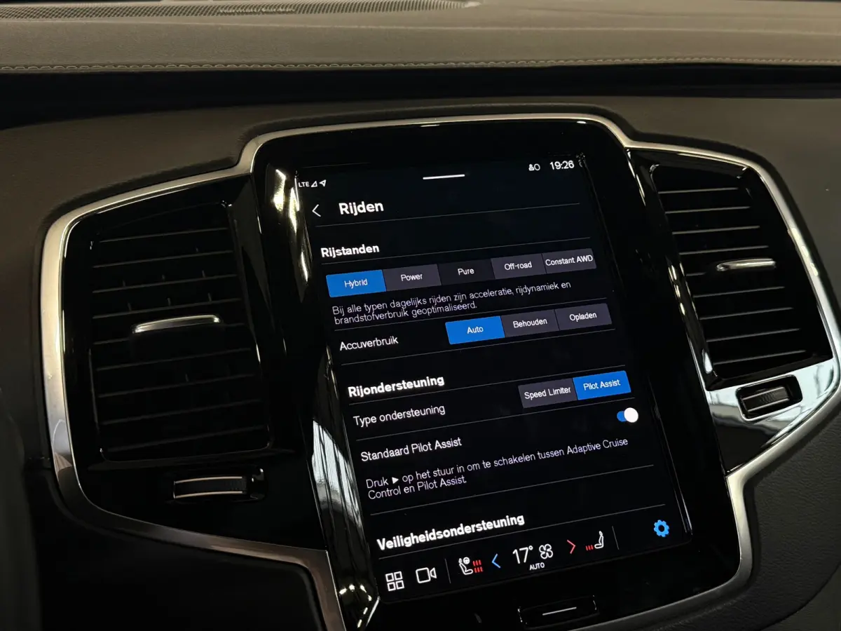 2.0 T8 Recharge AWD Ultra Dark Pano Luchtvering 360 Trekhaak