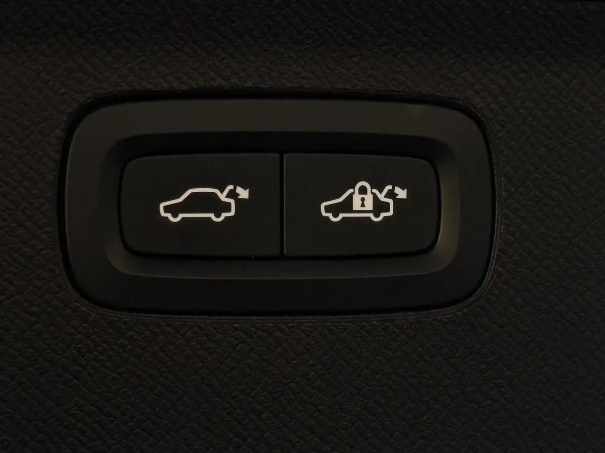 2.0 T8 Recharge AWD Ultra Dark Pano Luchtvering 360 Trekhaak