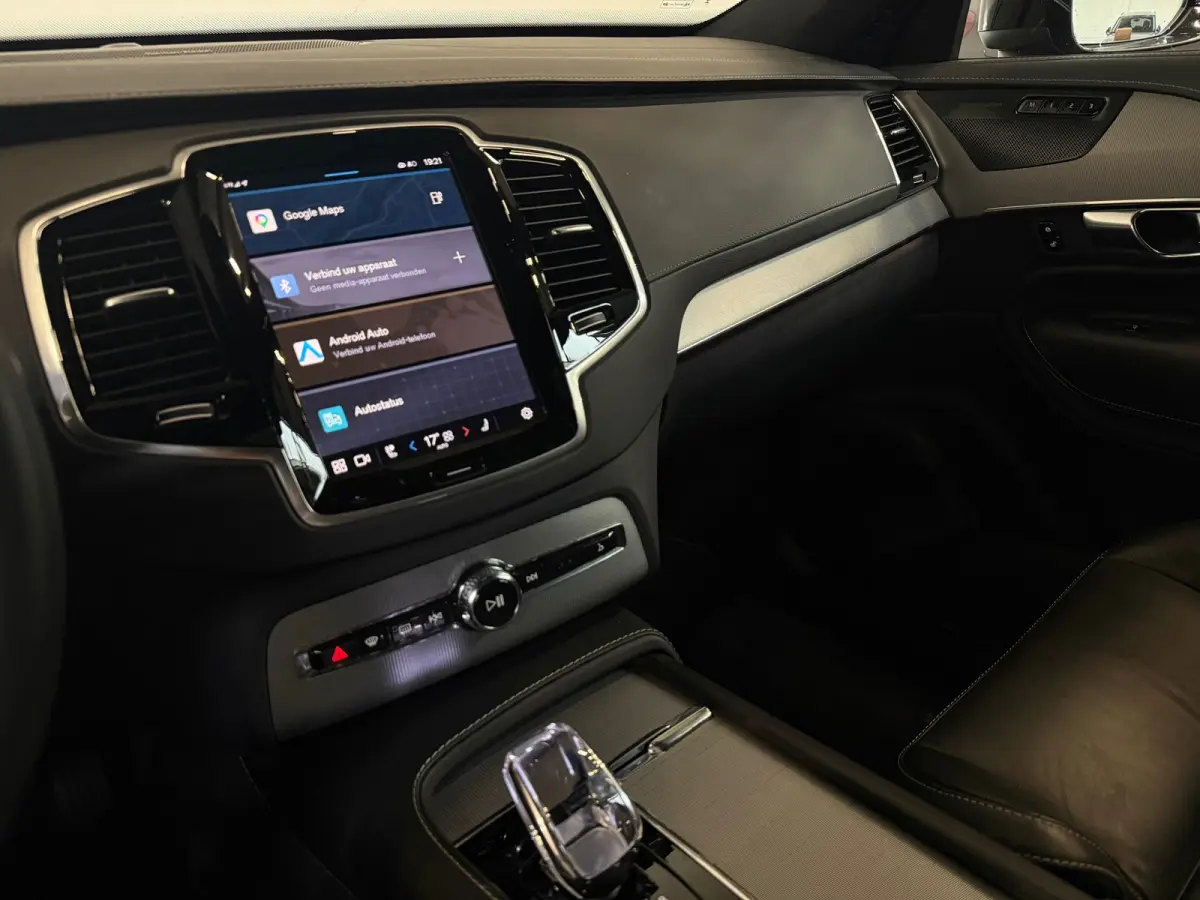 2.0 T8 Recharge AWD Ultra Dark Pano Luchtvering 360 Trekhaak