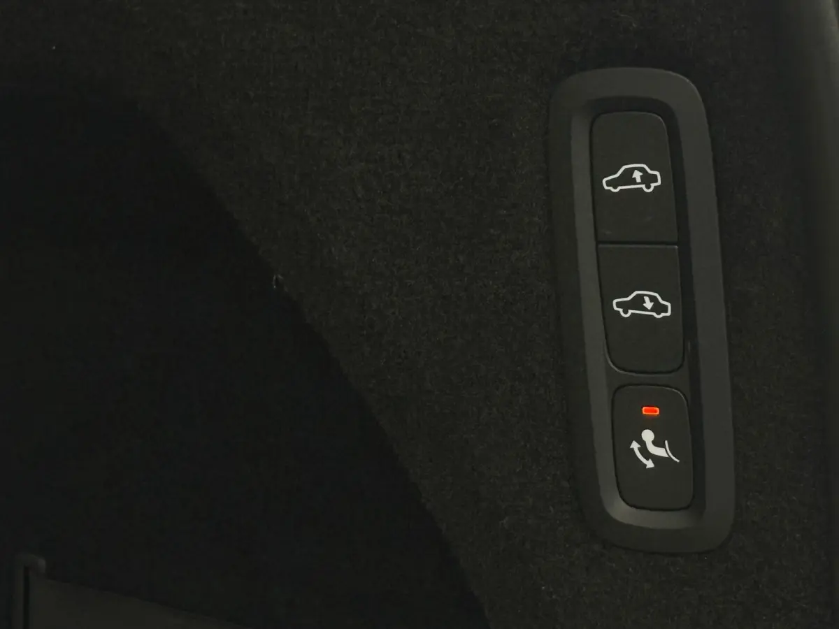 2.0 T8 Recharge AWD Ultra Dark Pano Luchtvering 360 Trekhaak