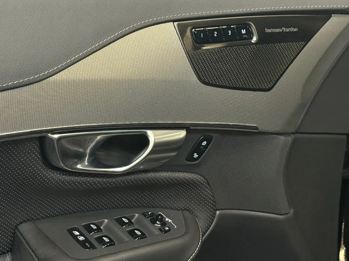 2.0 T8 Recharge AWD Ultra Dark Pano Luchtvering 360 Trekhaak