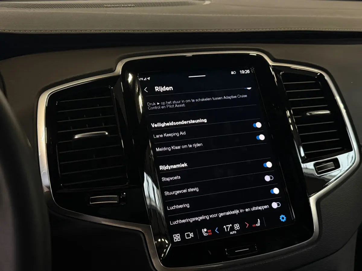 2.0 T8 Recharge AWD Ultra Dark Pano Luchtvering 360 Trekhaak
