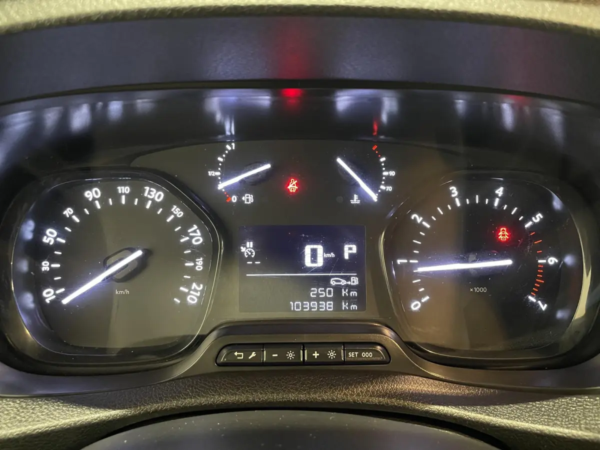 2.0 BlueHDI 180PK Long Premium Automaat Automaat Airco App-Connect LM Velgen
