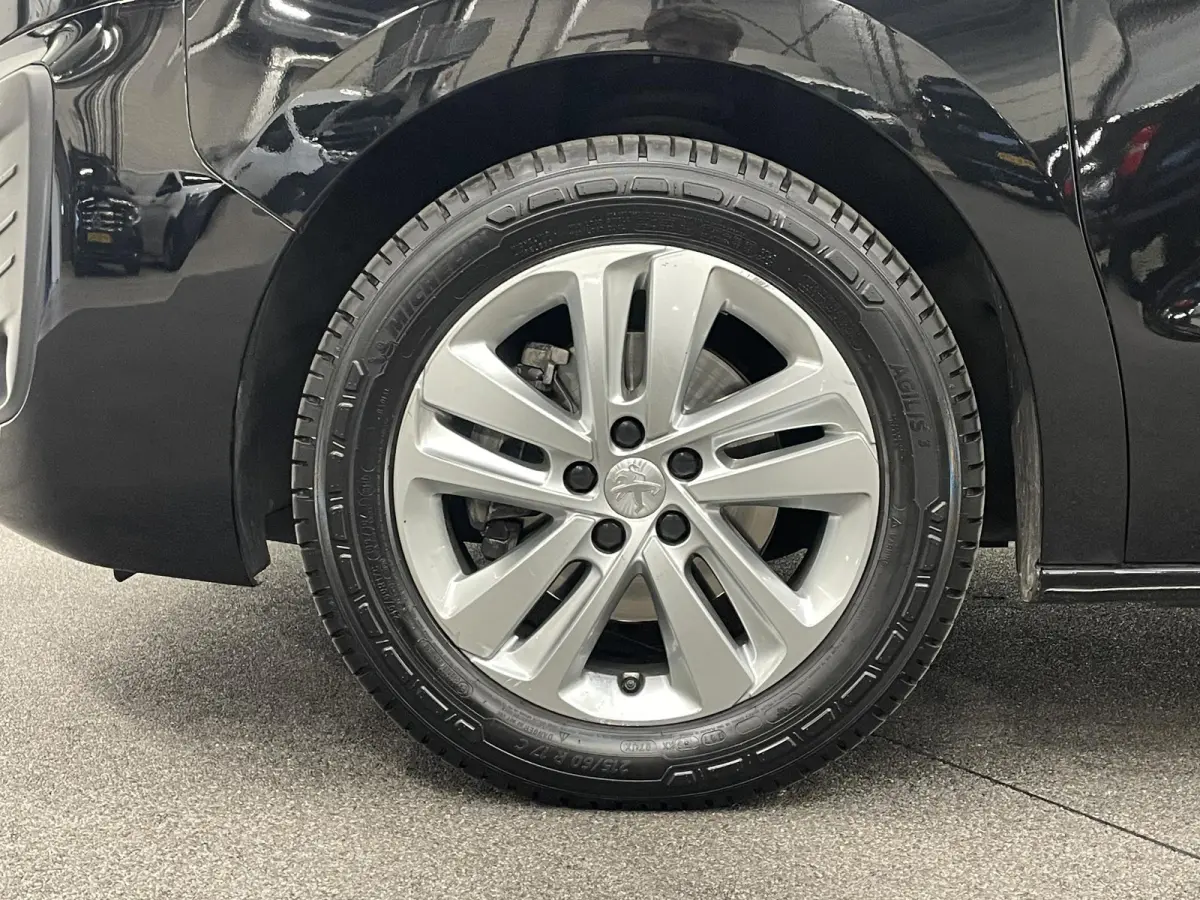 2.0 BlueHDI 180PK Long Premium Automaat Automaat Airco App-Connect LM Velgen