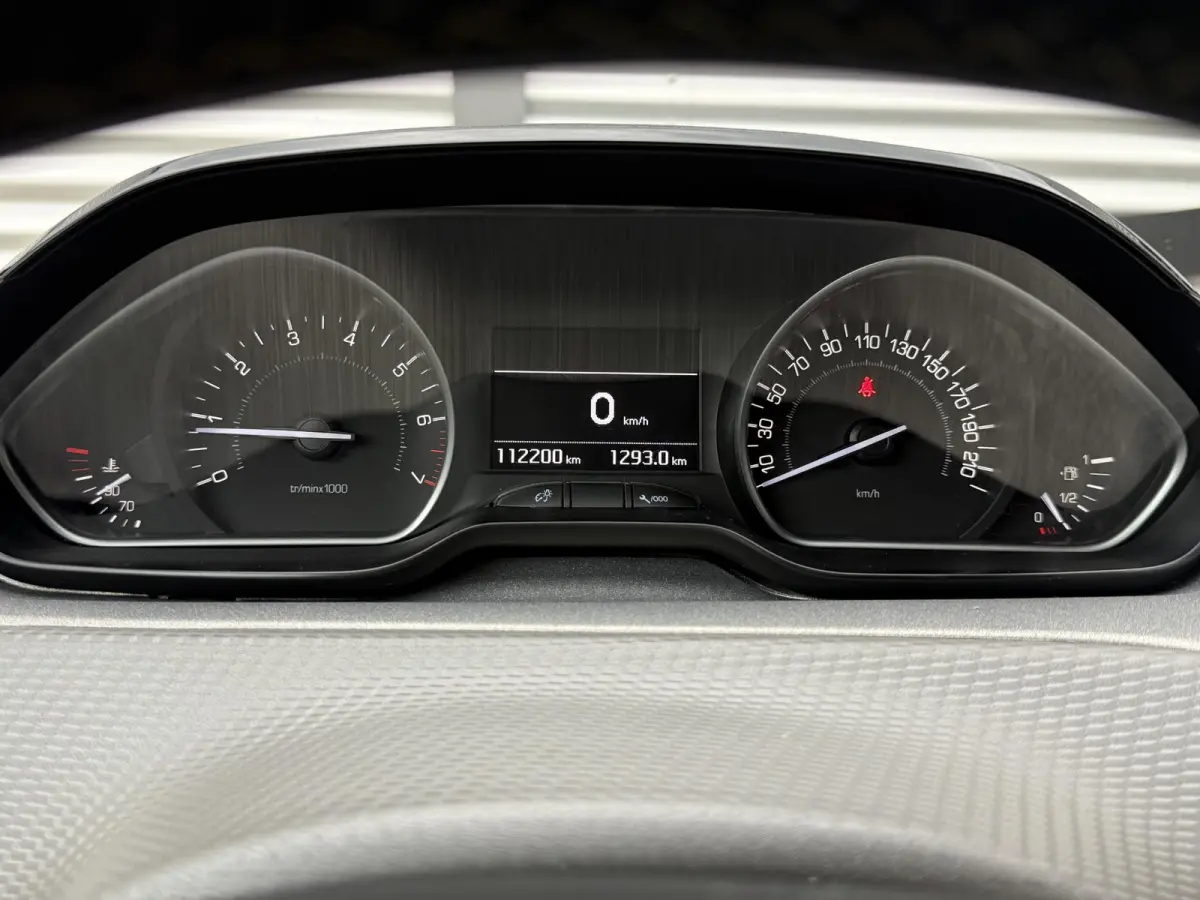 1.2 PureTech Roland Garros 2e Eigenaar|Navi|Camera|Pano|D-riem vv in 2025|Clima|Cruise|Carplay|Goed Onderhouden|APK tot 08-2026