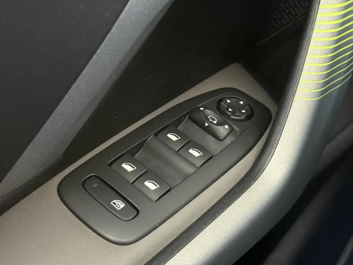 1.2 PureTech Roland Garros 2e Eigenaar|Navi|Camera|Pano|D-riem vv in 2025|Clima|Cruise|Carplay|Goed Onderhouden|APK tot 08-2026