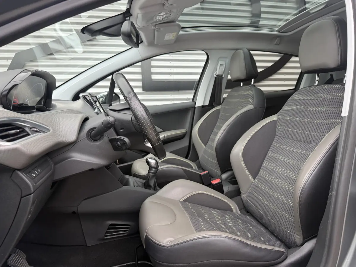1.2 PureTech Roland Garros 2e Eigenaar|Navi|Camera|Pano|D-riem vv in 2025|Clima|Cruise|Carplay|Goed Onderhouden|APK tot 08-2026