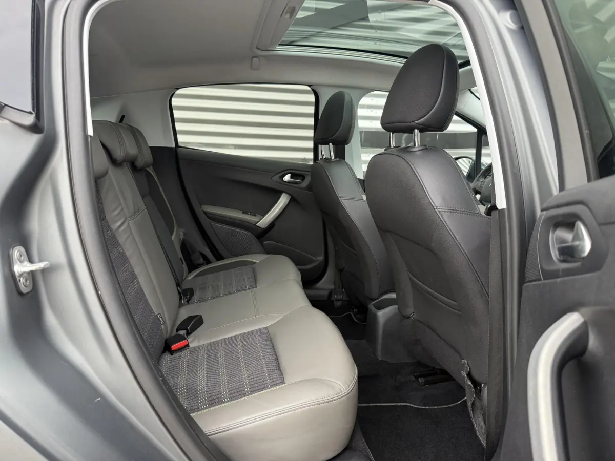 1.2 PureTech Roland Garros 2e Eigenaar|Navi|Camera|Pano|D-riem vv in 2025|Clima|Cruise|Carplay|Goed Onderhouden|APK tot 08-2026
