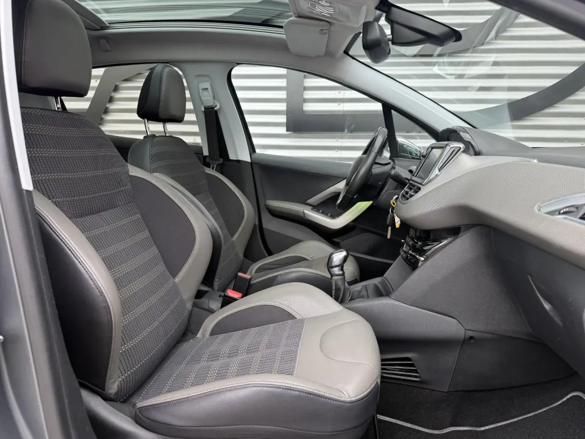 1.2 PureTech Roland Garros 2e Eigenaar|Navi|Camera|Pano|D-riem vv in 2025|Clima|Cruise|Carplay|Goed Onderhouden|APK tot 08-2026