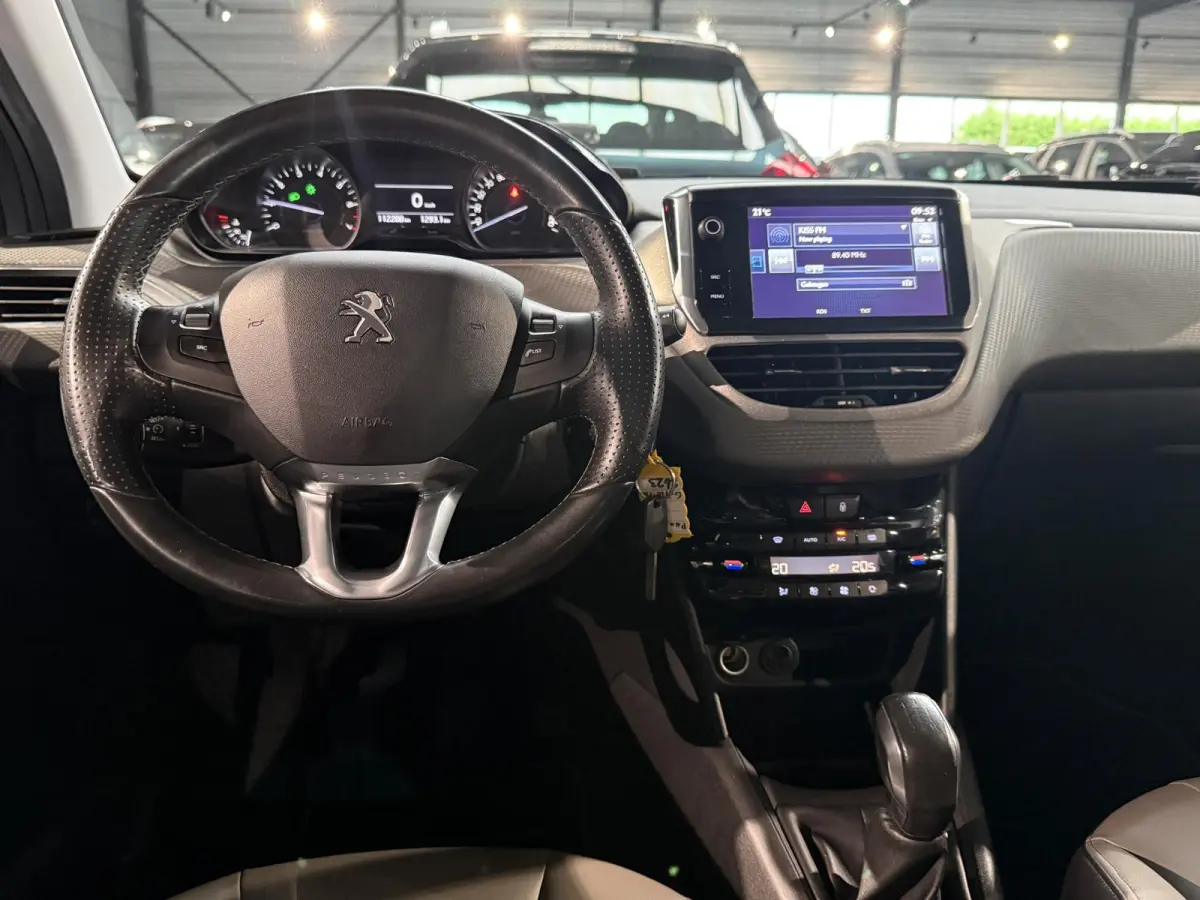 1.2 PureTech Roland Garros 2e Eigenaar|Navi|Camera|Pano|D-riem vv in 2025|Clima|Cruise|Carplay|Goed Onderhouden|APK tot 08-2026