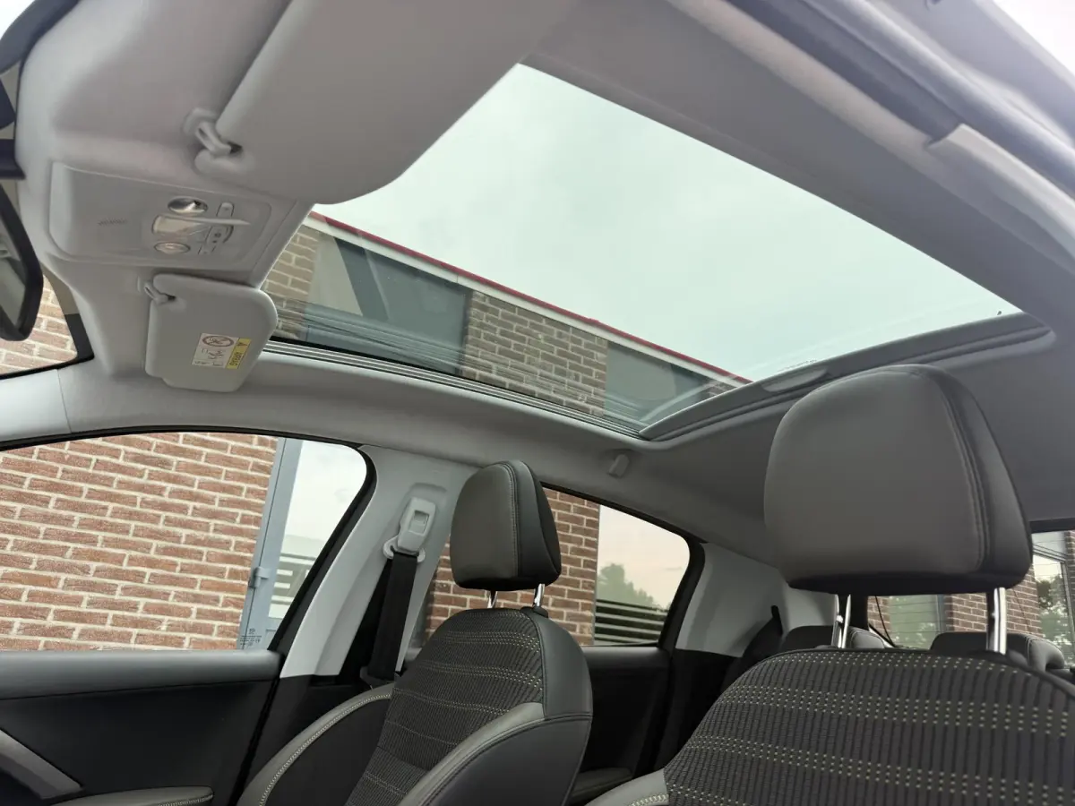 1.2 PureTech Roland Garros 2e Eigenaar|Navi|Camera|Pano|D-riem vv in 2025|Clima|Cruise|Carplay|Goed Onderhouden|APK tot 08-2026