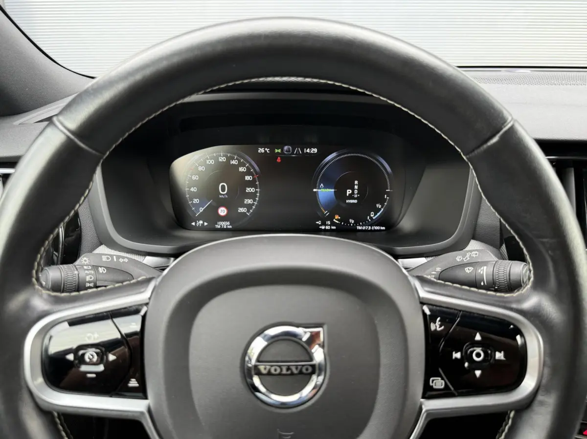 T6 Recharge AWD R-Design|360|HuD|Pano|Trekhaak|19"