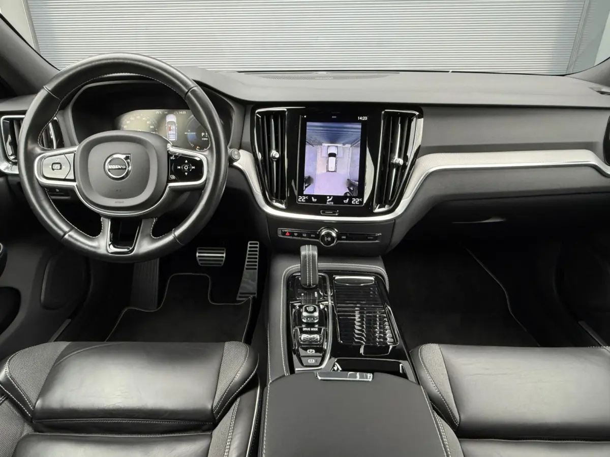 T6 Recharge AWD R-Design|360|HuD|Pano|Trekhaak|19"
