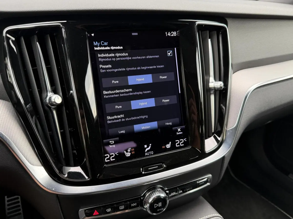 T6 Recharge AWD R-Design|360|HuD|Pano|Trekhaak|19"
