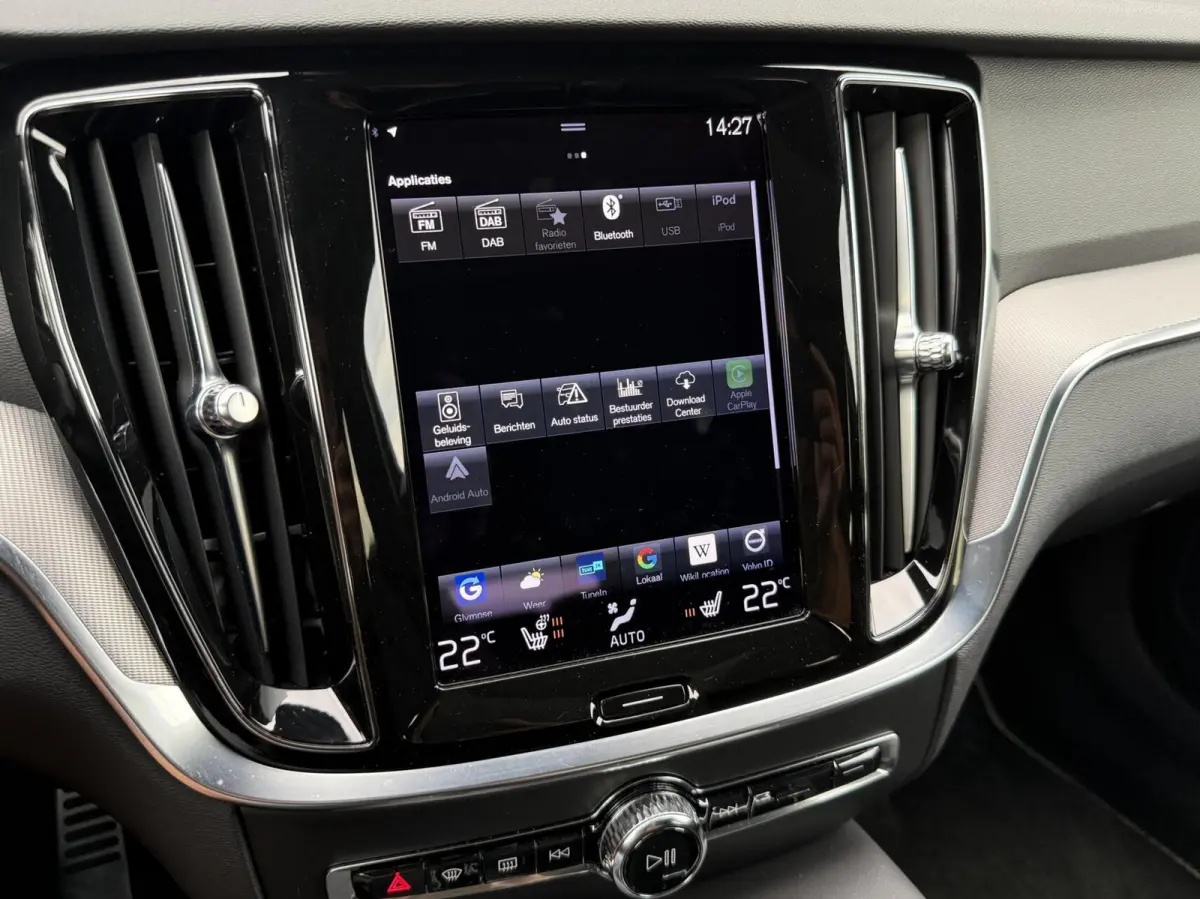 T6 Recharge AWD R-Design|360|HuD|Pano|Trekhaak|19"